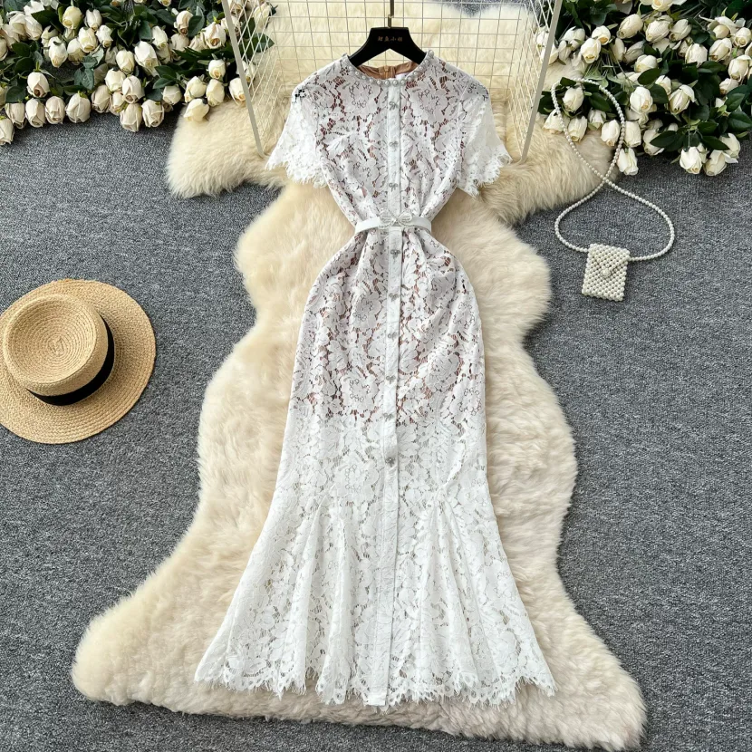 Luxury Lace Mermaid Dress Short Sleeve Round Neck Rhinestone Embellished Slim Fit Evening Gown for Formal Events